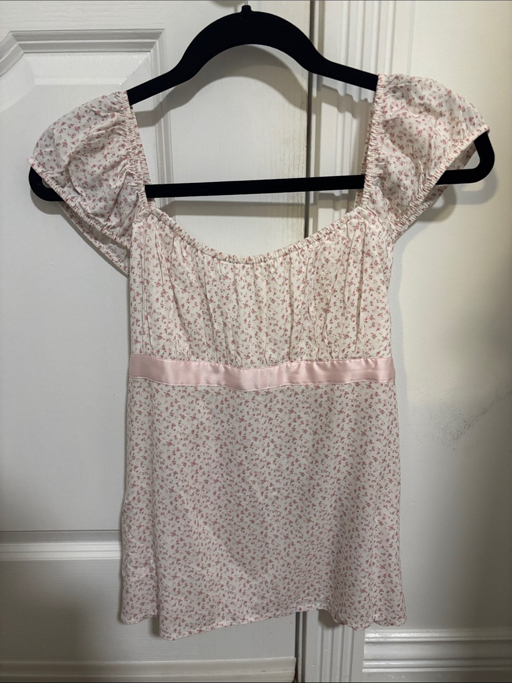 Hollister pink and white blouse